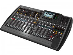 Behringer X-32 Digital Console with roadcase